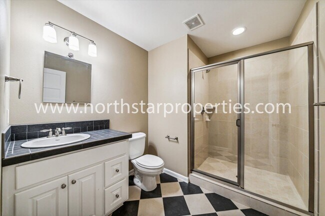 Building Photo - New Exquisitely Designed Dream Home in Lake Oswego.