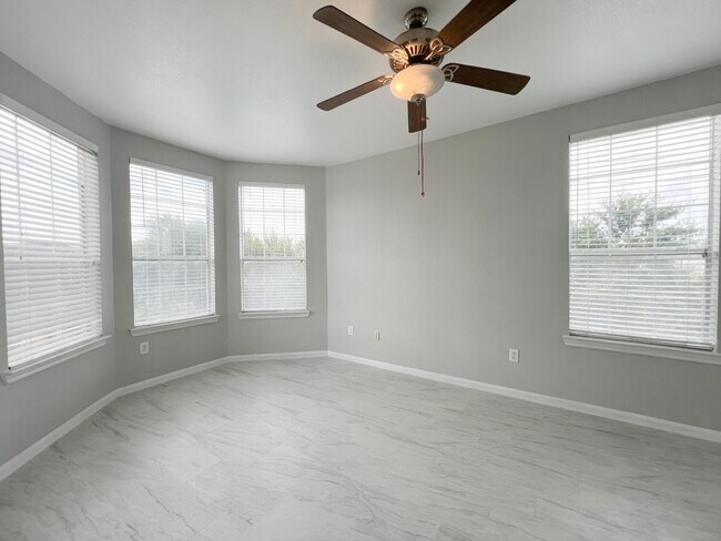 Building Photo - 7575 Kirby Dr