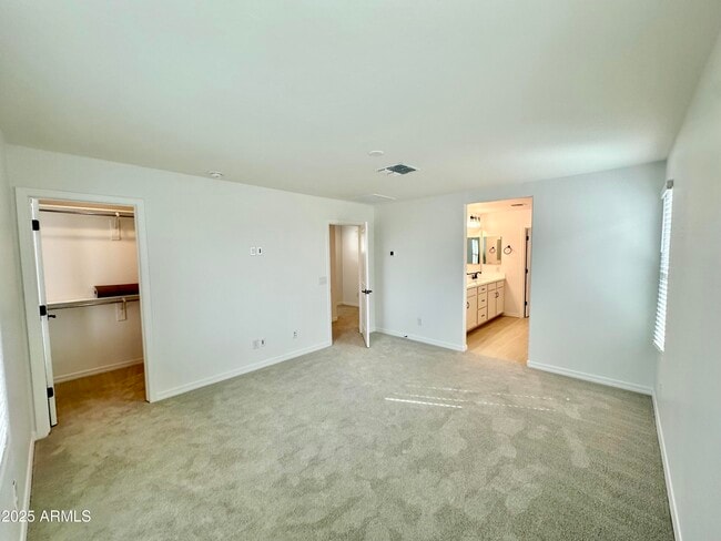 Building Photo - 1223 W Sparrow Dr