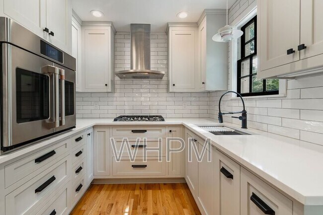 Building Photo - 541 Skyview Dr