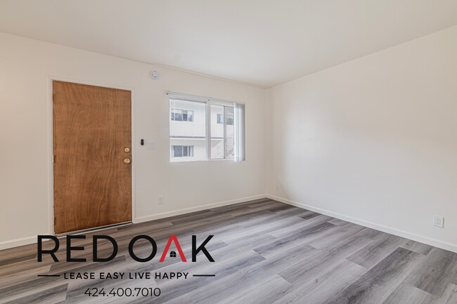 Building Photo - Sun-Drenched One Bedroom with Stainless St...