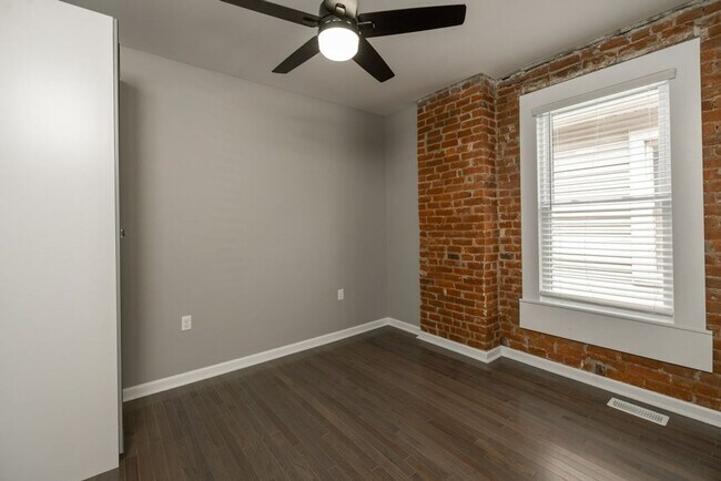 Building Photo - 162-164 E 11th Ave