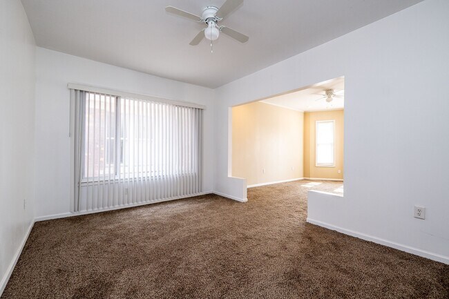 Building Photo - 627 Hague St