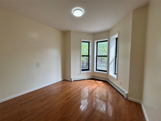 Building Photo - 454 58th St