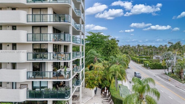 Building Photo - 2575 S Bayshore Dr