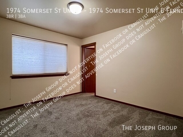 Building Photo - 1974 Somerset St