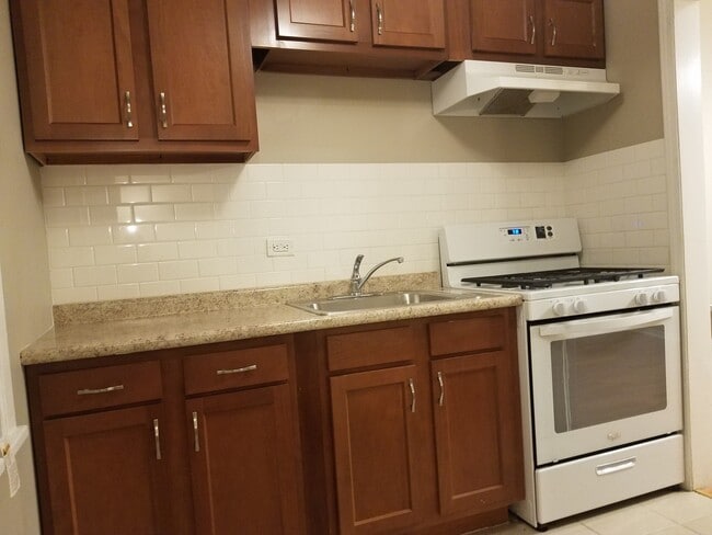 Building Photo - 244 E 92nd St