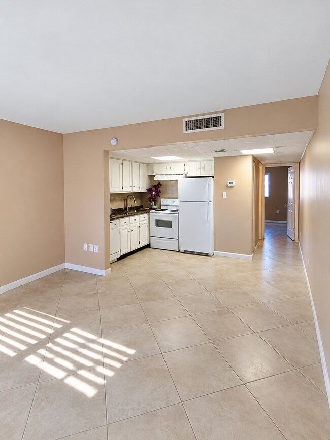 Building Photo - 2500 Harn Blvd