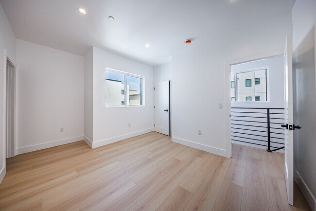 Building Photo - 1063 S Corning St