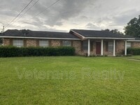 Building Photo - 2411 Sunkist Country Club Rd