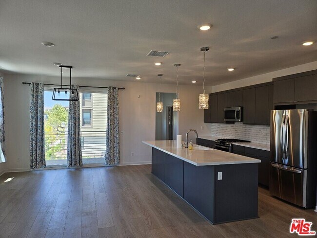 Building Photo - 27010 Tanager Ln