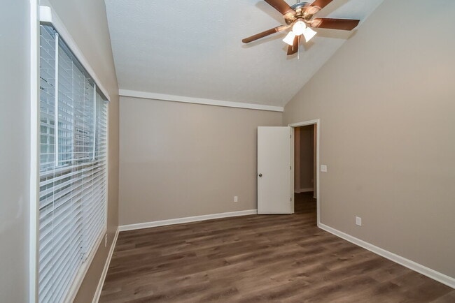 Building Photo - 2429 Chauncey Ln