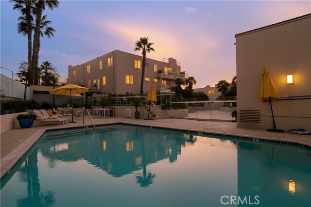 Building Photo - 7301 Vista Del Mar