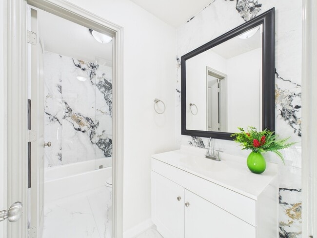 Building Photo - 7836 Bateman Ln