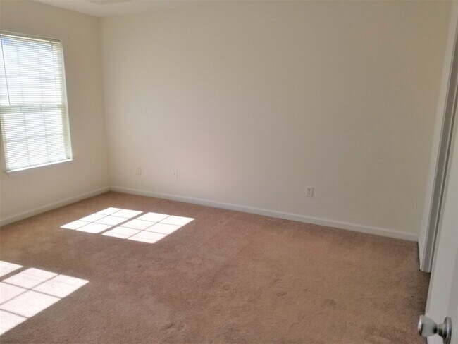 Building Photo - 211 Sunview Drive