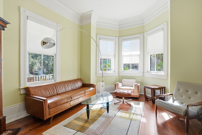 Building Photo - Savannah's Victorian Historic District