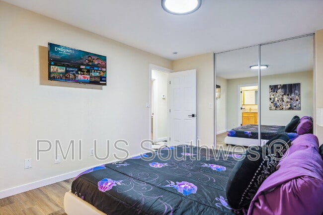 Building Photo - 437 Riverfront Dr