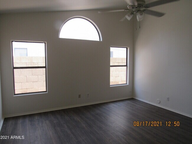 Building Photo - 4516 W Behrend Dr