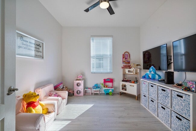 Building Photo - 17548 Canopy Ct