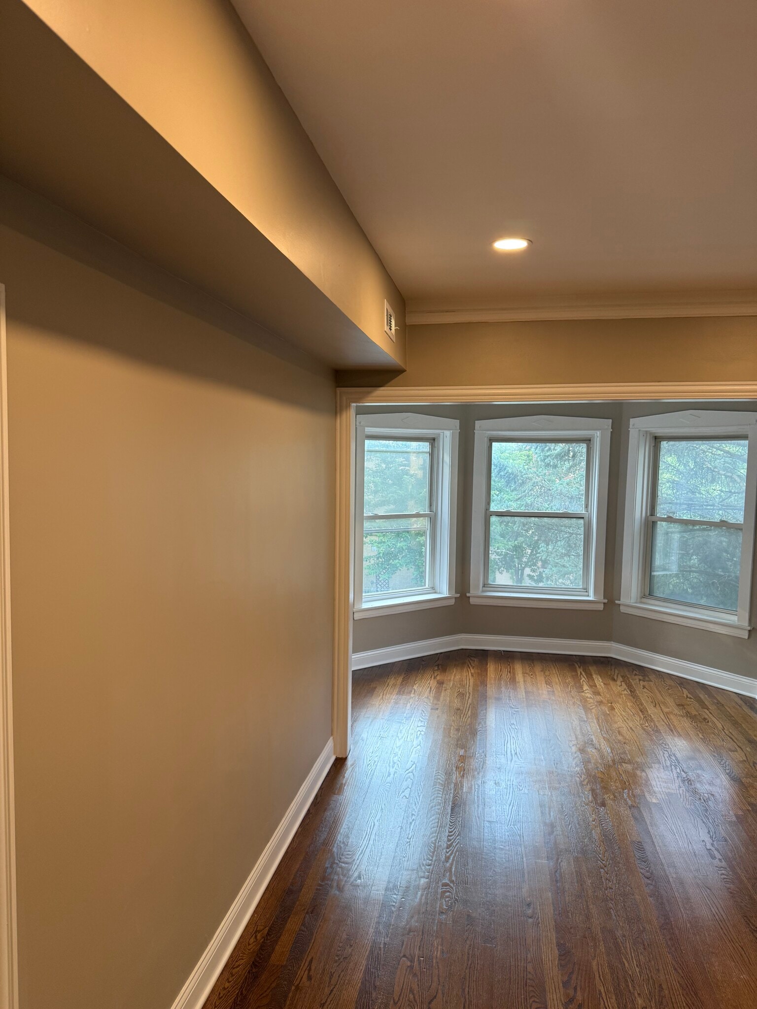 Sunroom - 1629 W Granville Ave
