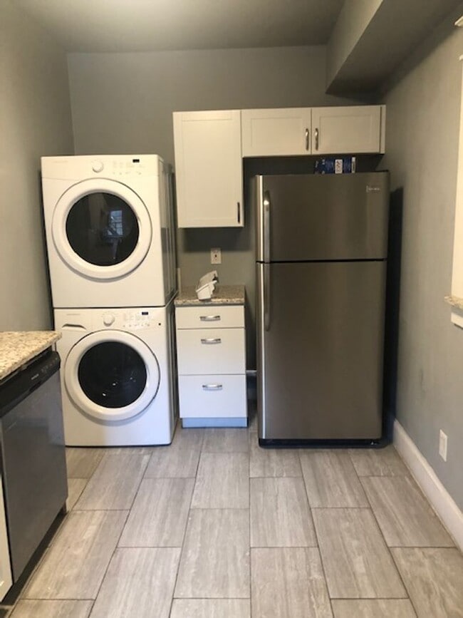 Building Photo - OMO3511-LM