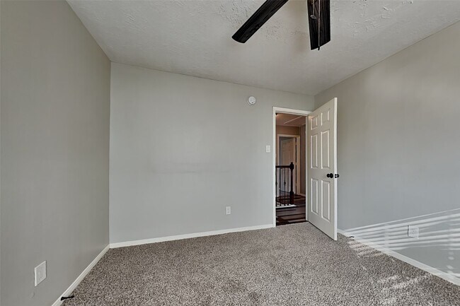 Building Photo - 1406 Chesterpoint Dr