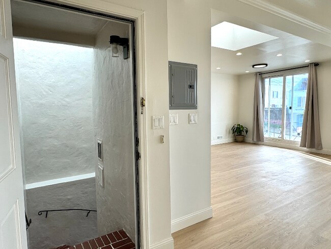 Building Photo - 2626 Moraga St