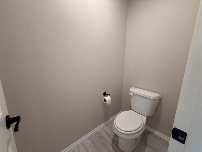 Building Photo - 8401 HazelWood Wy