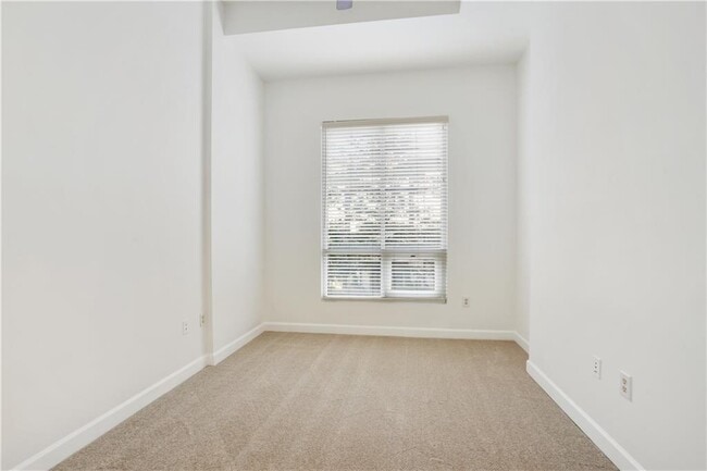 Building Photo - 711 Cosmopolitan Dr NE