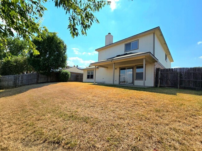 Building Photo - SPACIOUS 2 STORY HOUSE / SPACIOUS YARD / C...