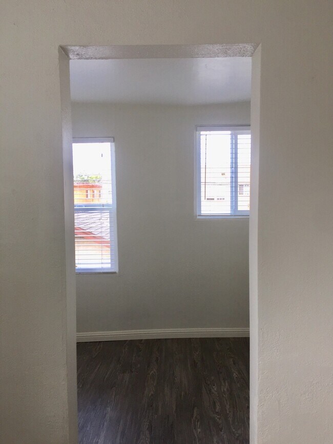 Building Photo - 1041 Dawson Ave