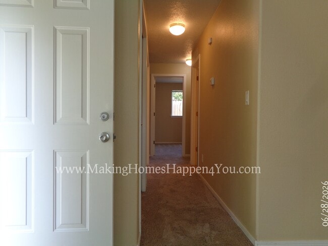 Building Photo - 260 SW Oregon Trail Dr