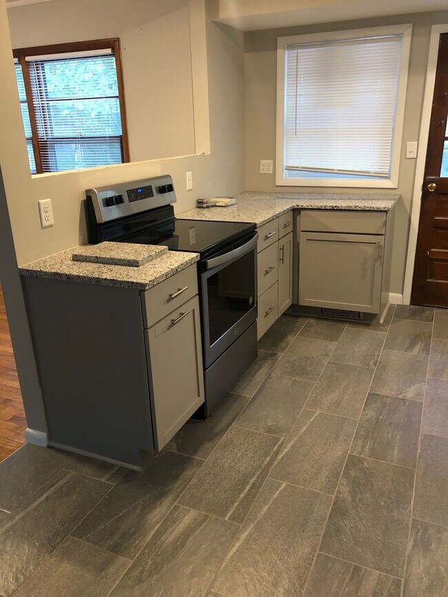 Building Photo - Newly renovated 4BR/2BA home, across from ...