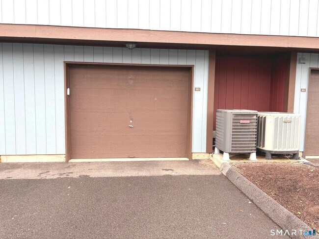 Building Photo - 27 Crows Nest Ln