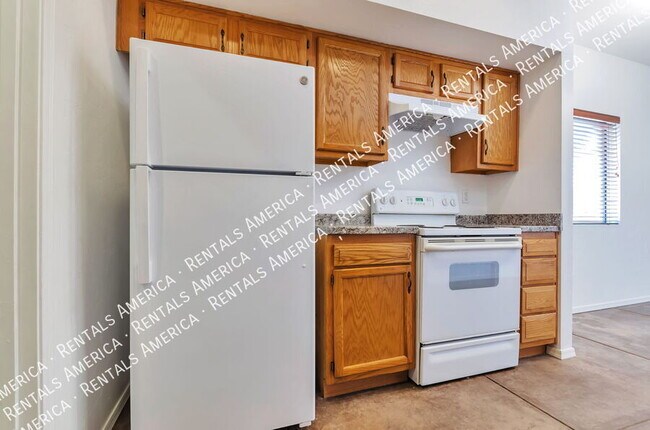 Building Photo - 1009 E Halcyon Rd