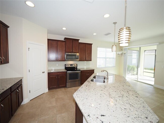 Building Photo - 995 Molly Cir