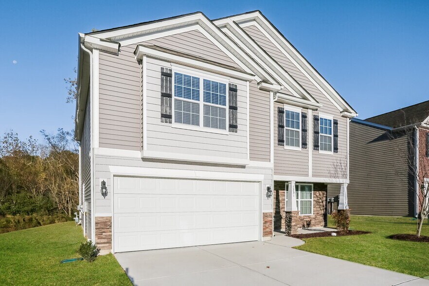 Building Photo - 1231 Farm Branch Dr SW