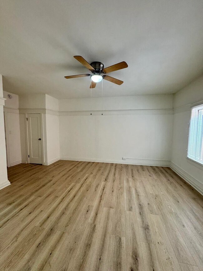 Interior Photo - 984 S. Oxford Avenue,