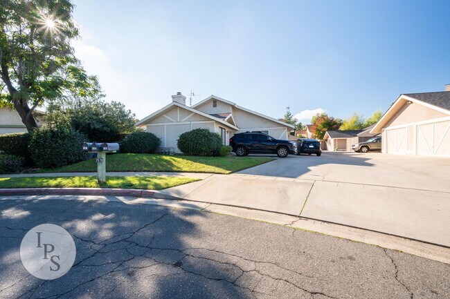 Building Photo - Colett:7579