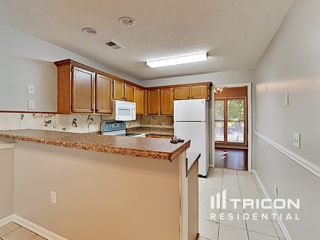 Building Photo - 1619 Highland Ct