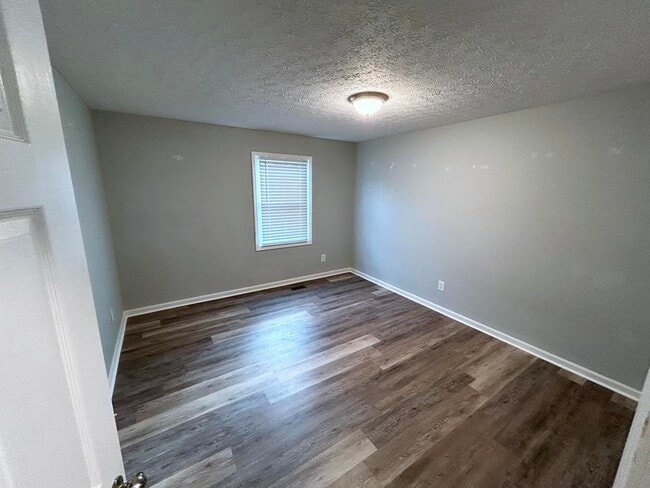 Building Photo - 13 Chaney Way