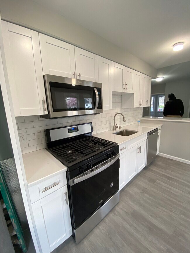 Primary Photo - 48 Entwistle Ave