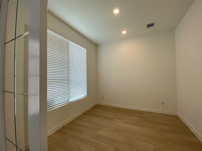 Building Photo - 4523 Sunny Hazel Ln