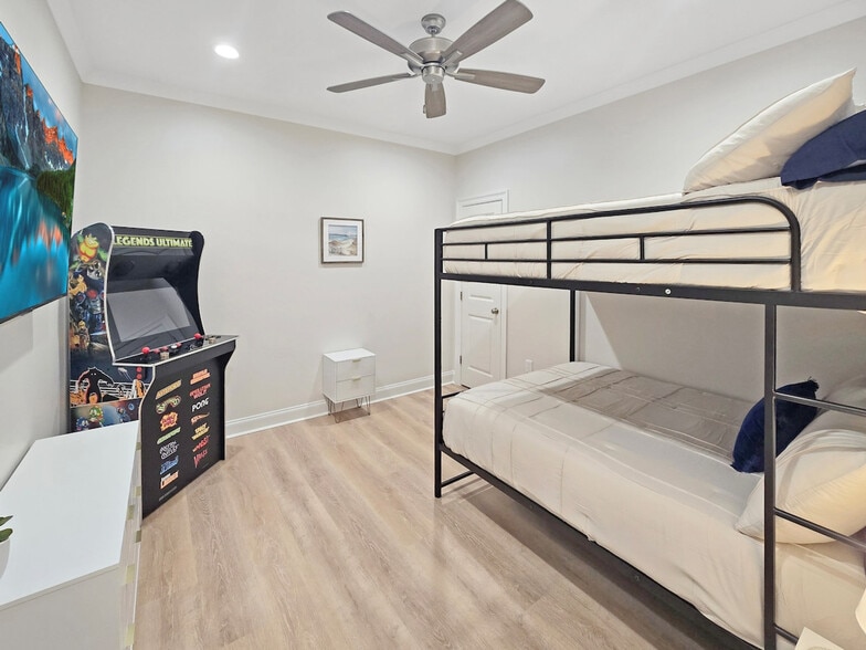 Building Photo - 996 Beach Blvd W