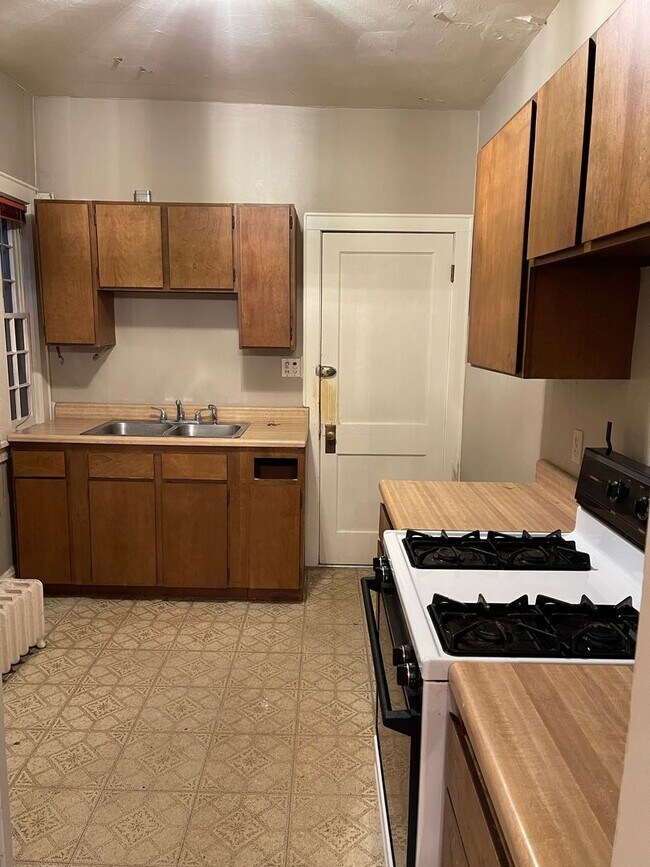 Building Photo - 116 Lexington Pkwy N