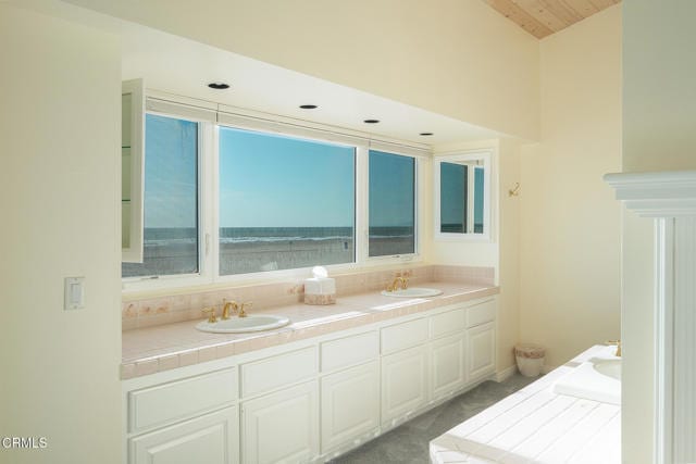 Building Photo - 3637 Ocean Dr