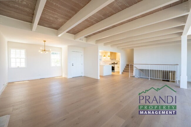 Building Photo - 645 Fawn Dr