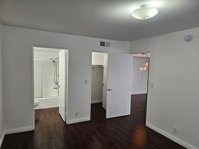 Building Photo - $3850 / 3br - Condo 3 beds 2 baths (West LA)