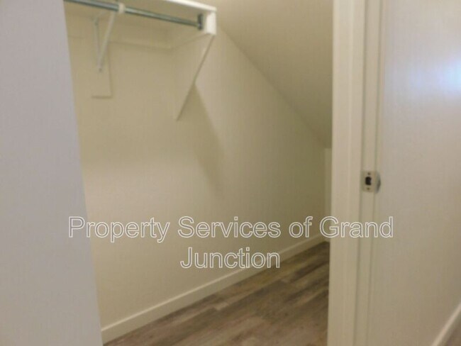 Building Photo - 2357 Zion Cyn Ave