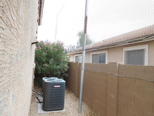 Building Photo - Huge 2700 SFT, Golf-view Community in Villages at Queen Creek!